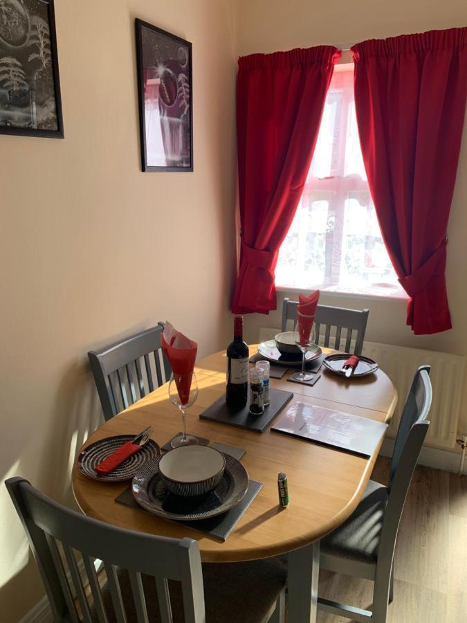 Mayfield House Holiday Home بالينروب المظهر الخارجي الصورة