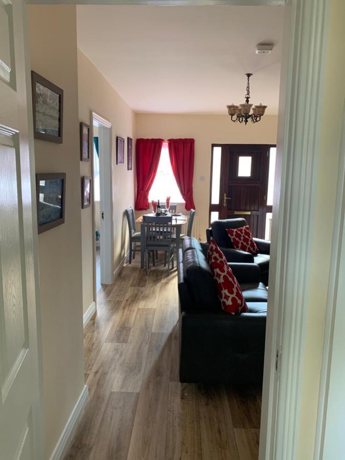 Mayfield House Holiday Home بالينروب المظهر الخارجي الصورة